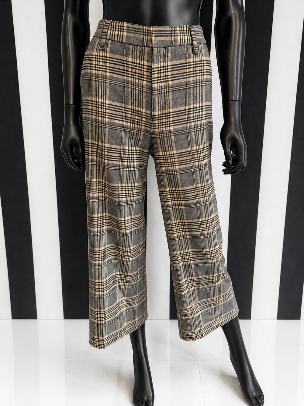 Banana Republic Plaid Cropped Wide-Leg Trousers in Tan and Gray - Picture 3 of 6